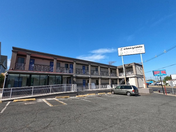 Rest Inn - Elizabeth image 1